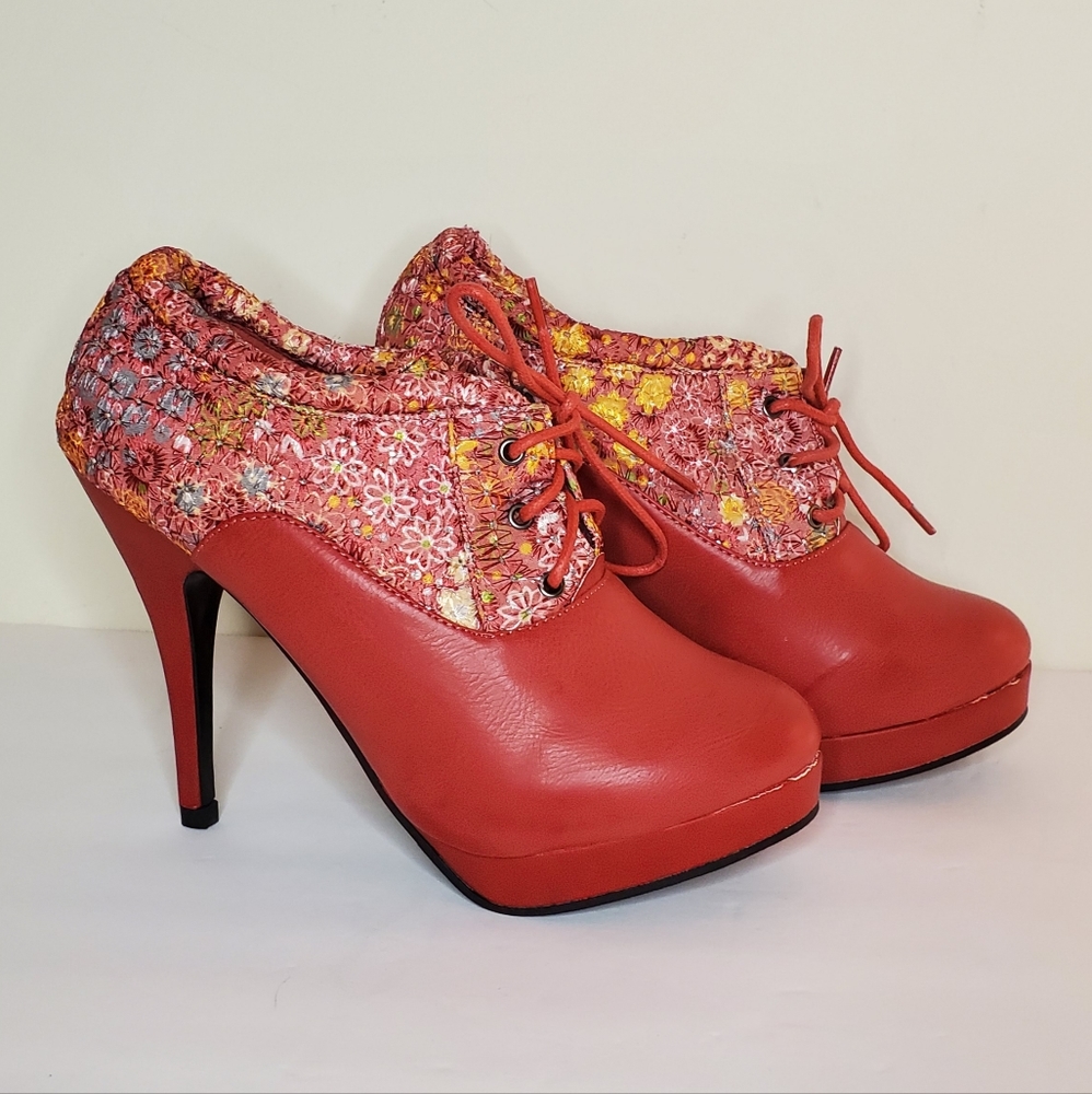 Marilyn Moda Ladies Red and Floral Lace Up Shoes